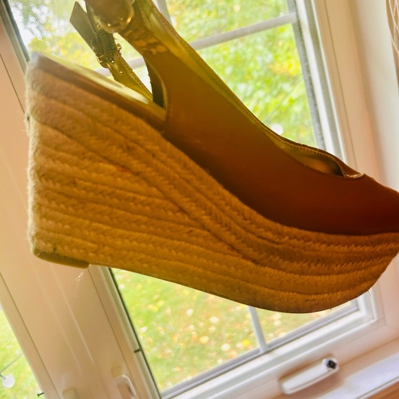 GUESS WEDGES , size 6 beige or light brown . - Picture 2 of 6